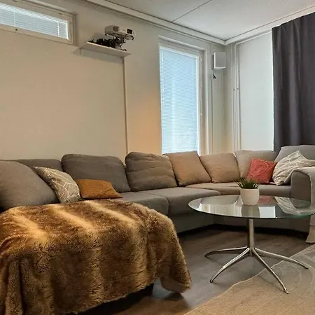 Spacious Fully Renovated Flat *